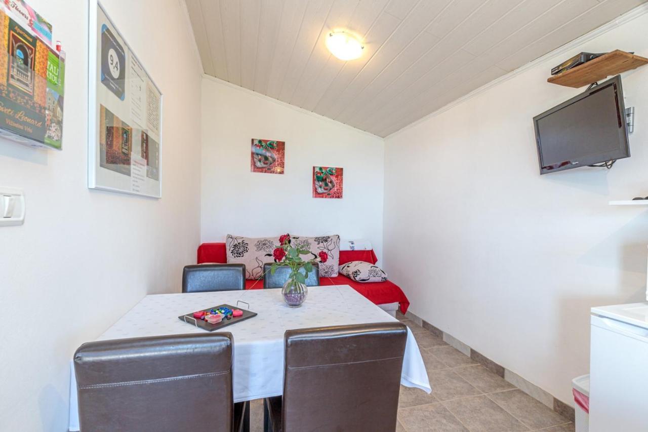 Apartments Sveti Leonard Oprtalj Екстериор снимка